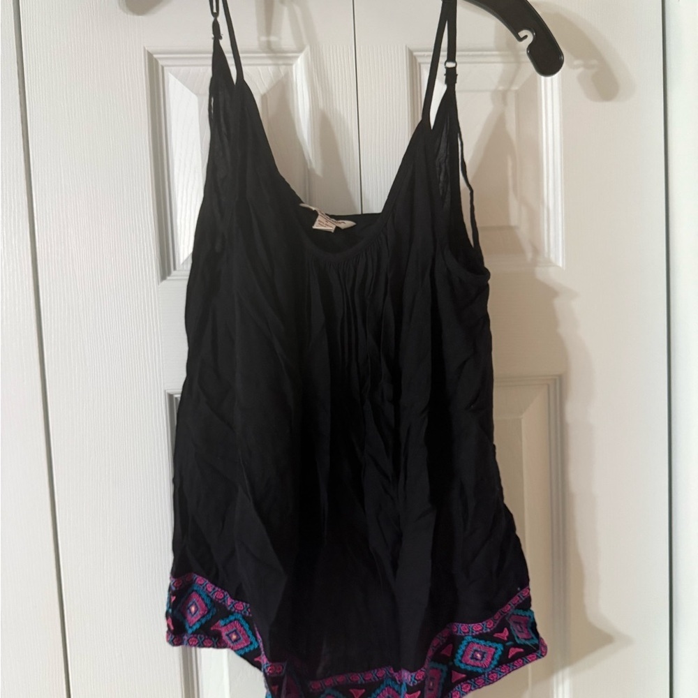 Arizona Jean‎ Company Black Asymmetrical Sleeveless Camisole